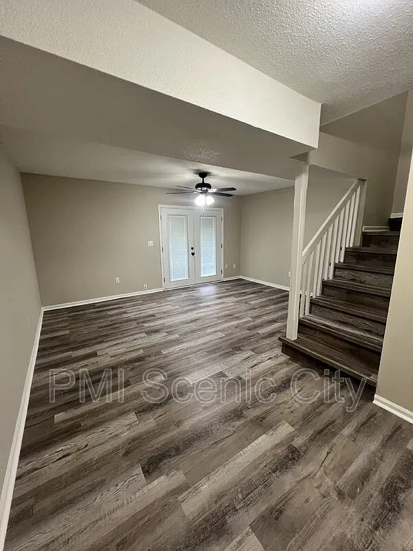 4 bed, 1.5 bath, 1300 sqft, $2,250 — Photo 3