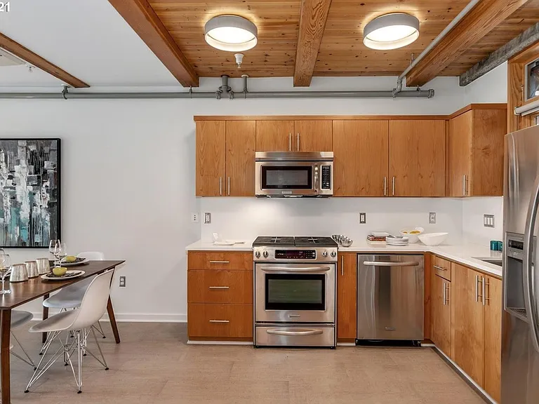 4216 N Mississippi Ave #208 — Photo 4