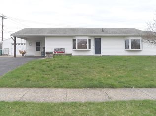 1 Blue Ridge Dr, Levittown, PA 19057