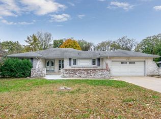 837 N Brook Forest Rd, Derby, KS 67037