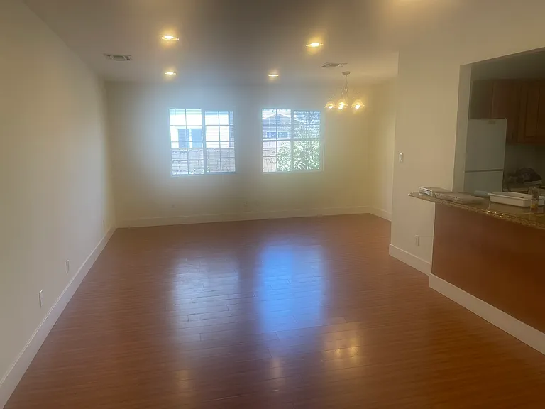 5736 N Willow Crest Ave — Photo 3