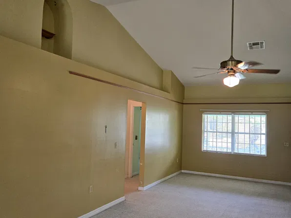 1 Bonaire Pl, Umatilla, FL 32784
