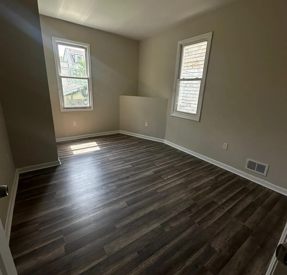 3 bed, 1.5 bath, 800 sqft, $2,800 — Photo 3