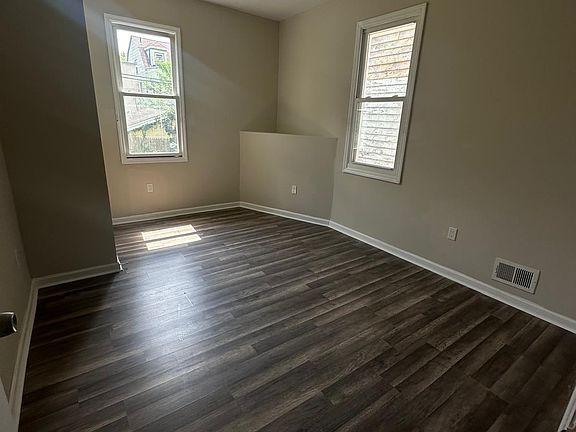 3rd image of 186 N 17th St APT 1