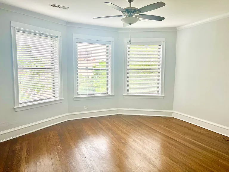 907 W Sheridan Rd #3 — Photo 3