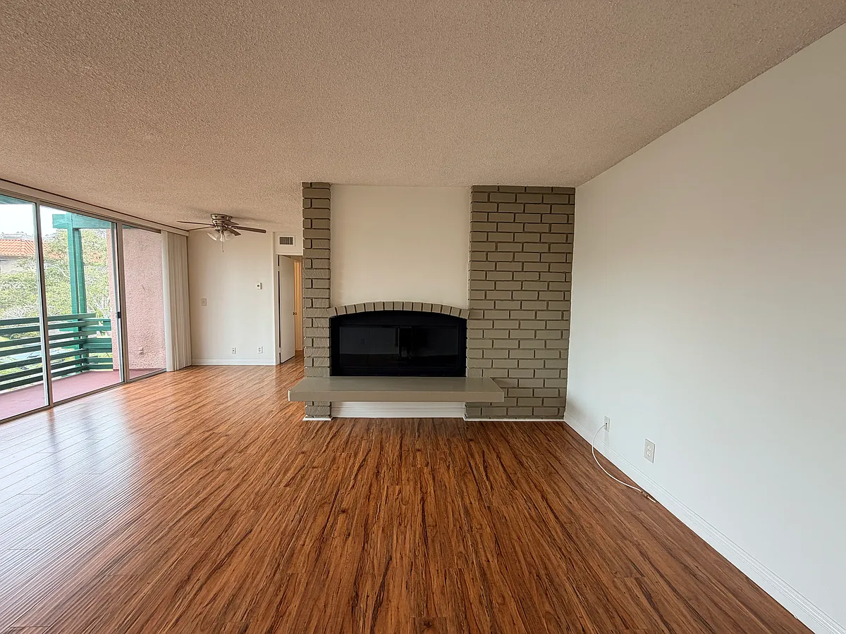 Building Photo - 8050 Redlands St #4