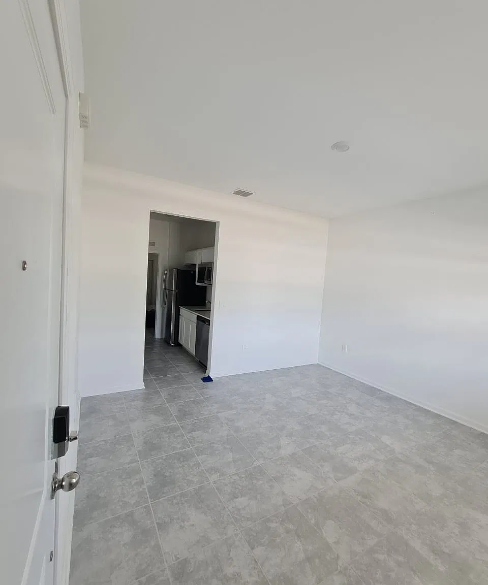 4 bed, 2080 sqft, $2,200 — Photo 2