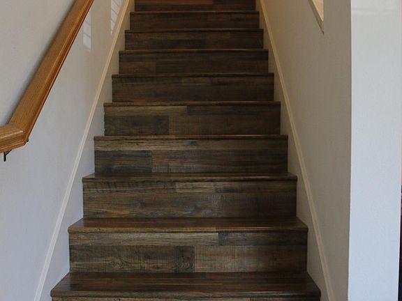 New laminate floor throughout