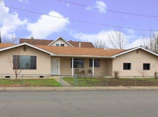 417 NE Jackson St, Roseburg, OR 97470