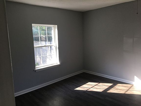 5th image of 119 E Brown St