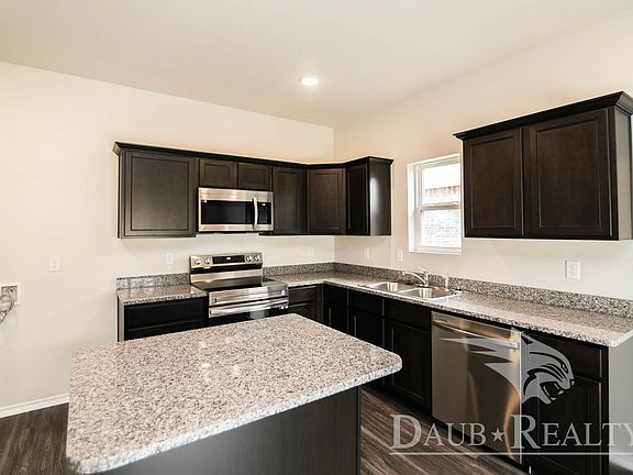 3rd image of 1425 Monterey Dr