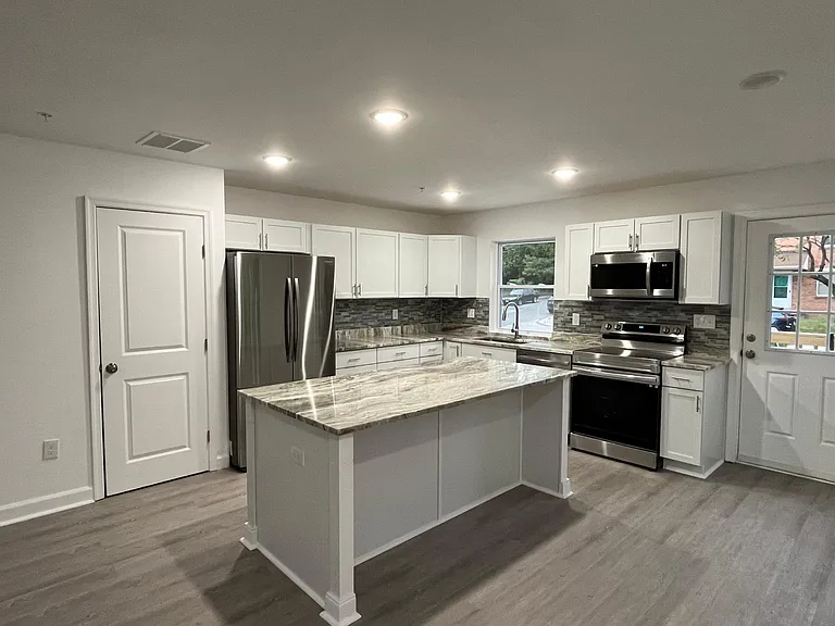 1002 E Cold Spring Ln — Photo 23