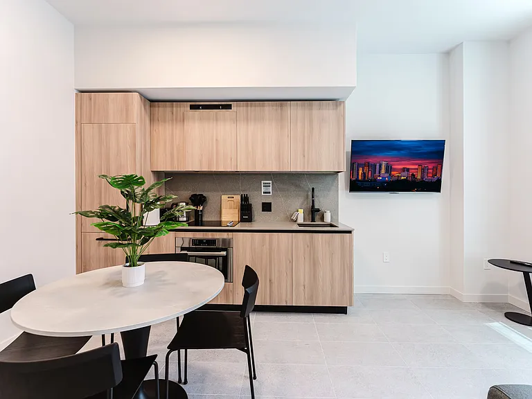 121 NE 5th St #311 — Photo 1