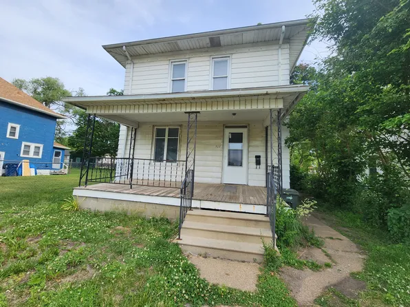 525 Courtland St, Waterloo, IA 50703