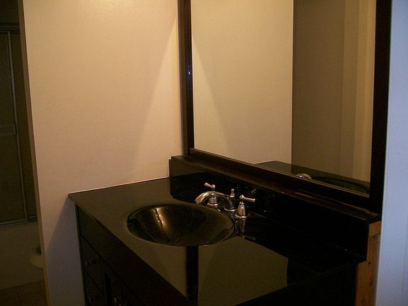 4th image of 18411 Hatteras St Unit 141