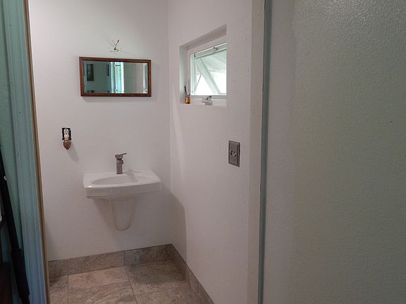 Mstr pocket dr semi pedestal