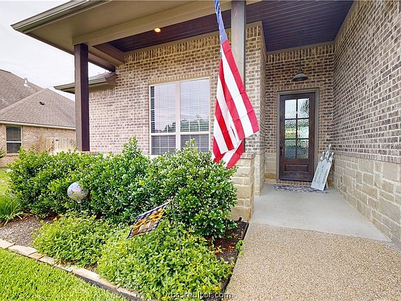 3rd image of 2912 Archer Dr
