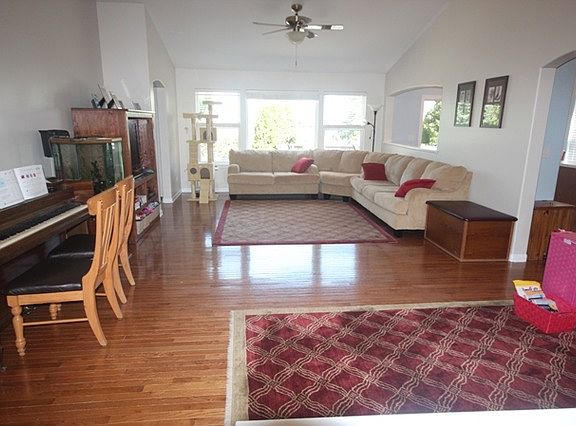 5th image of 2870 Farmington Dr