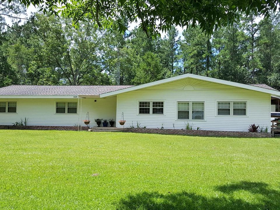 1st image of 2609 Dogwood Dr
