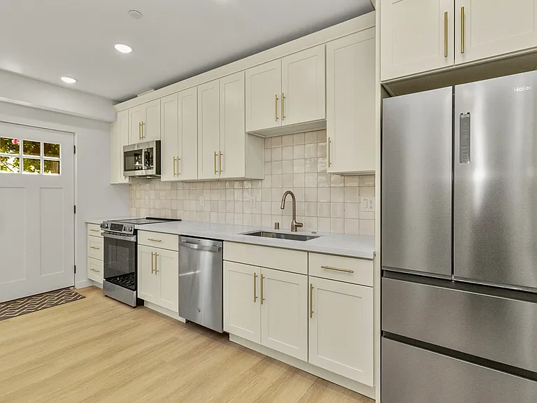 832B S Sullivan St #B — Photo 12