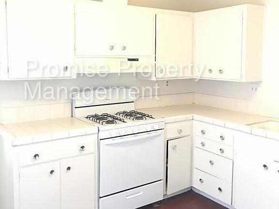 4th image of 2307 Skylark Dr APT B