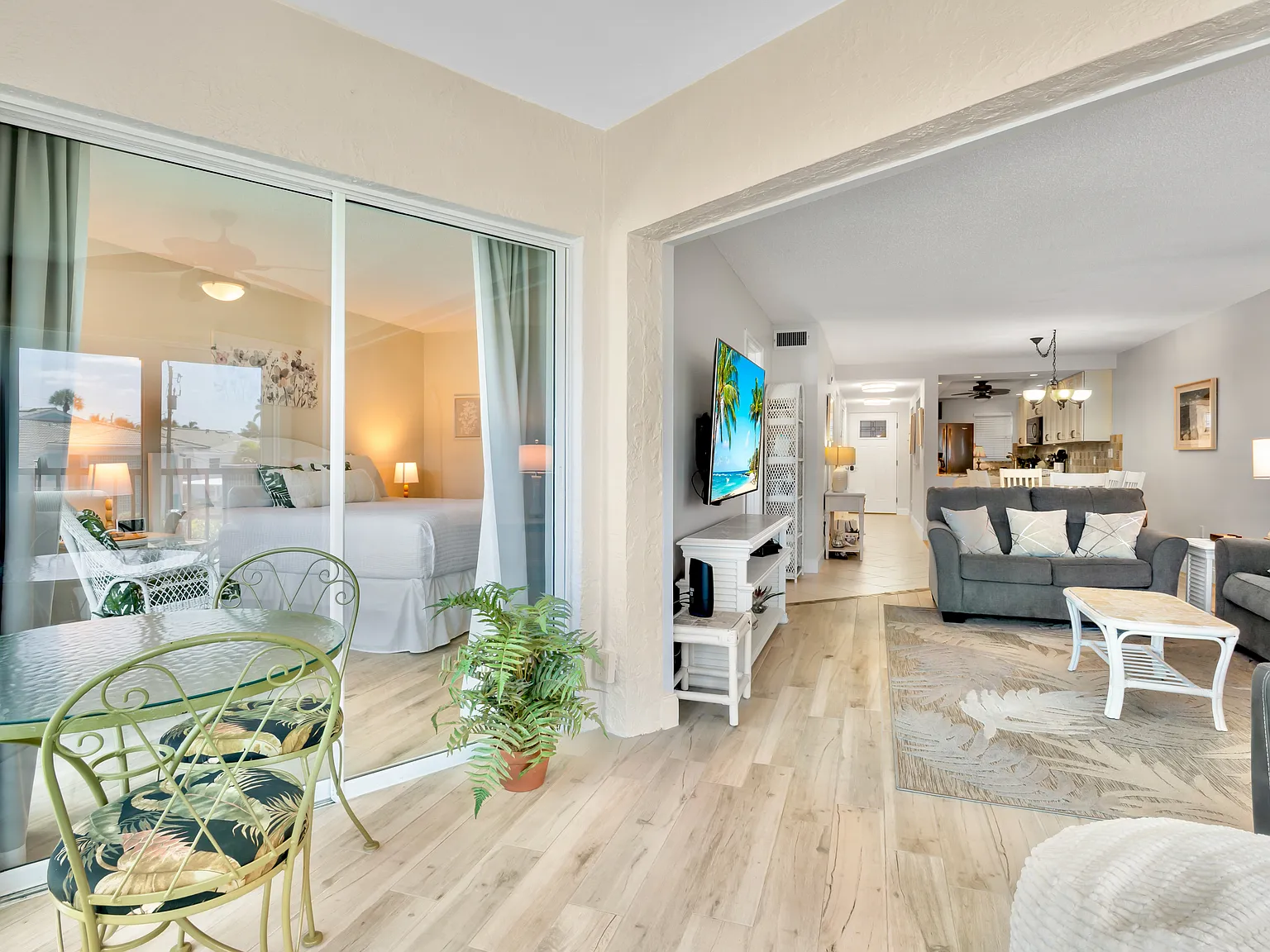 2 bed, 1092 sqft, $9,000 — Photo 3