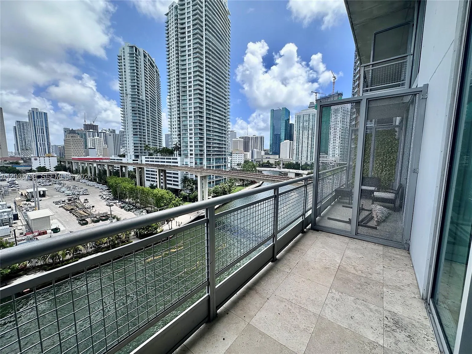 Neo Vertika Condo — Photo 3