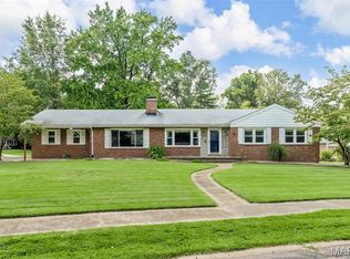 21 Valley Dr, Florissant, MO 63031