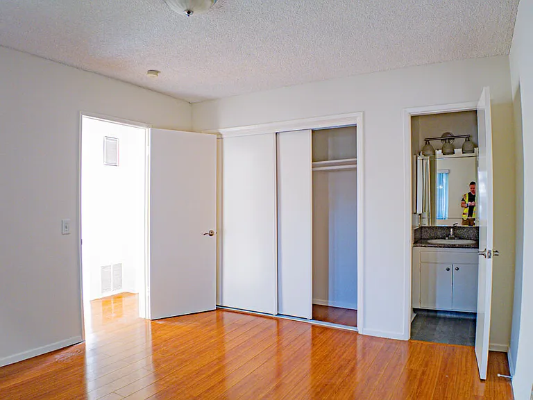 447 W Elk Ave — Photo 4