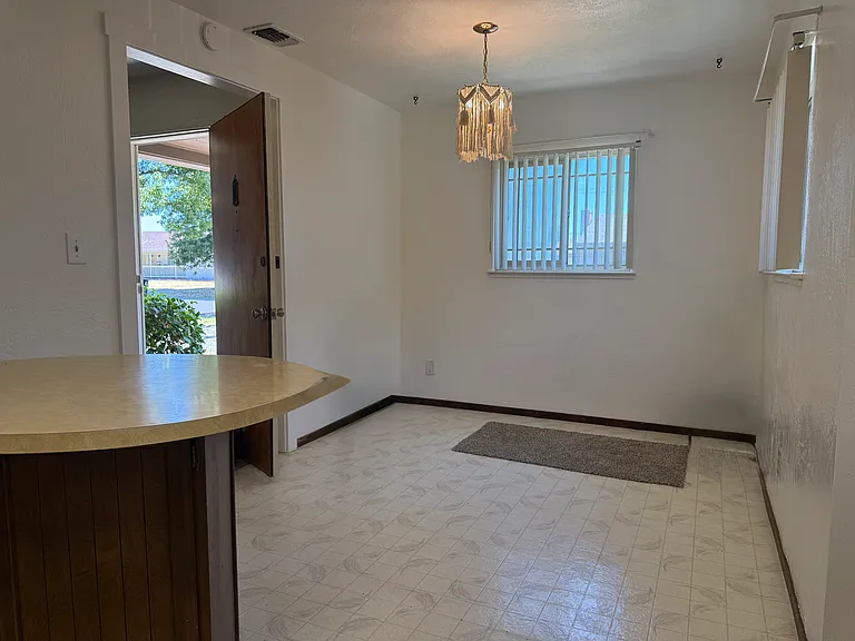 9550 Colton Ave — Photo 6