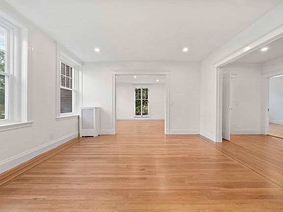 4th image of 3 Bradford Ter APT 3