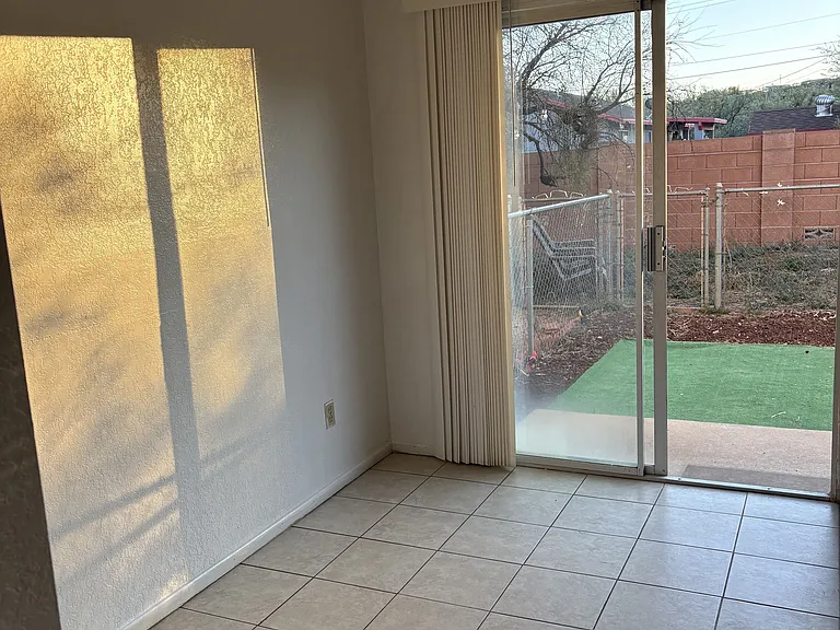 433 Avenida Garza #C — Photo 12