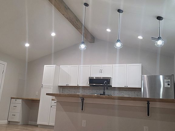 View fromentry to kitchen