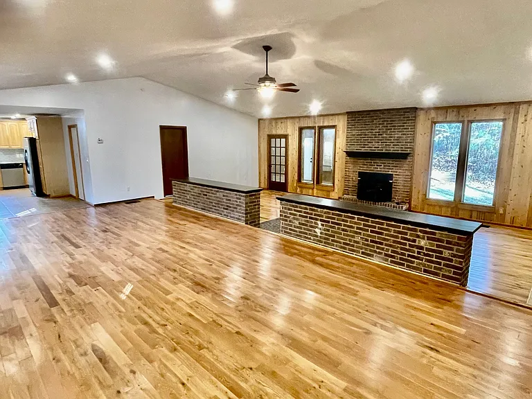354 Woodcrest Dr — Photo 5
