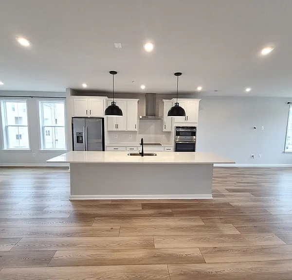 648 Brookwood Glen Ter #B — Photo 2