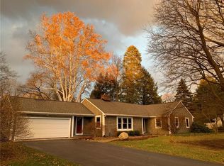 10 Briar Patch Rd, Rochester, NY 14618