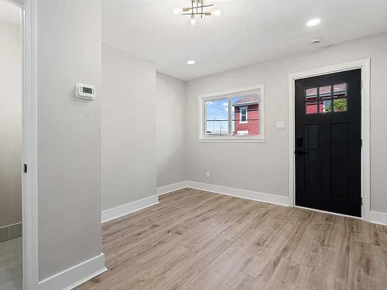 343 Ella St — Photo 6