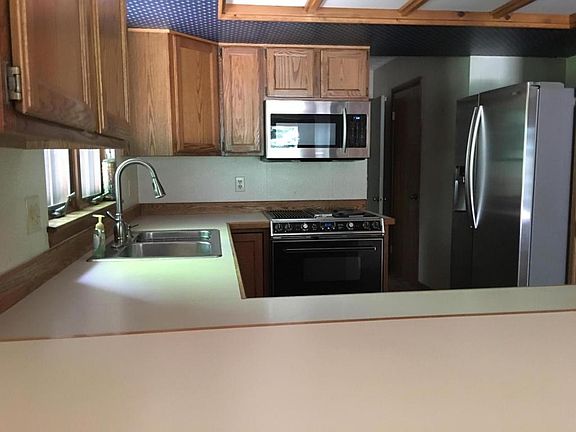 4th image of 553 Woodside Ln