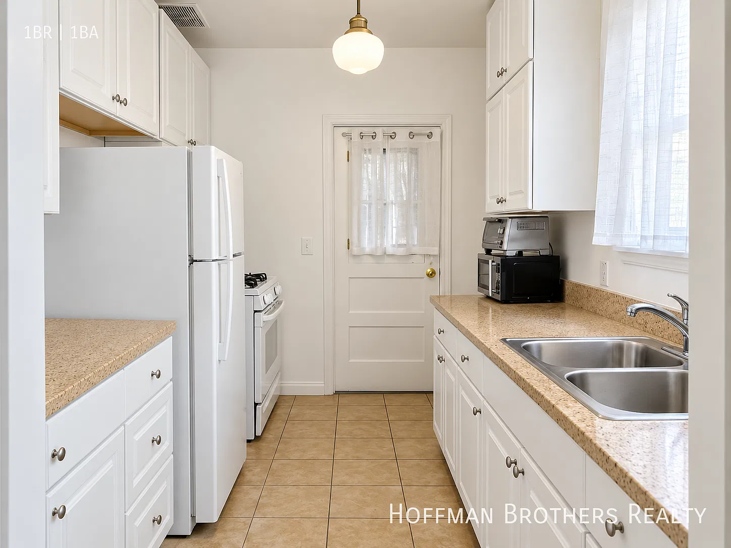 1445 N Hayworth Ave — Photo 2