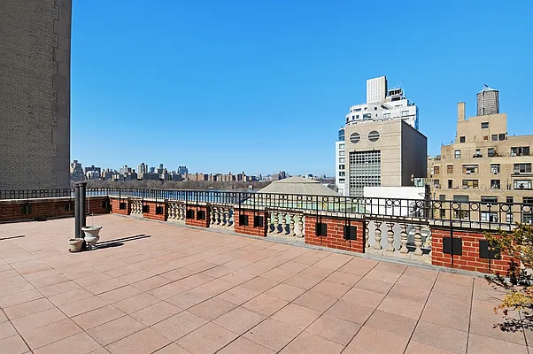 Sold by Corcoran | media 22