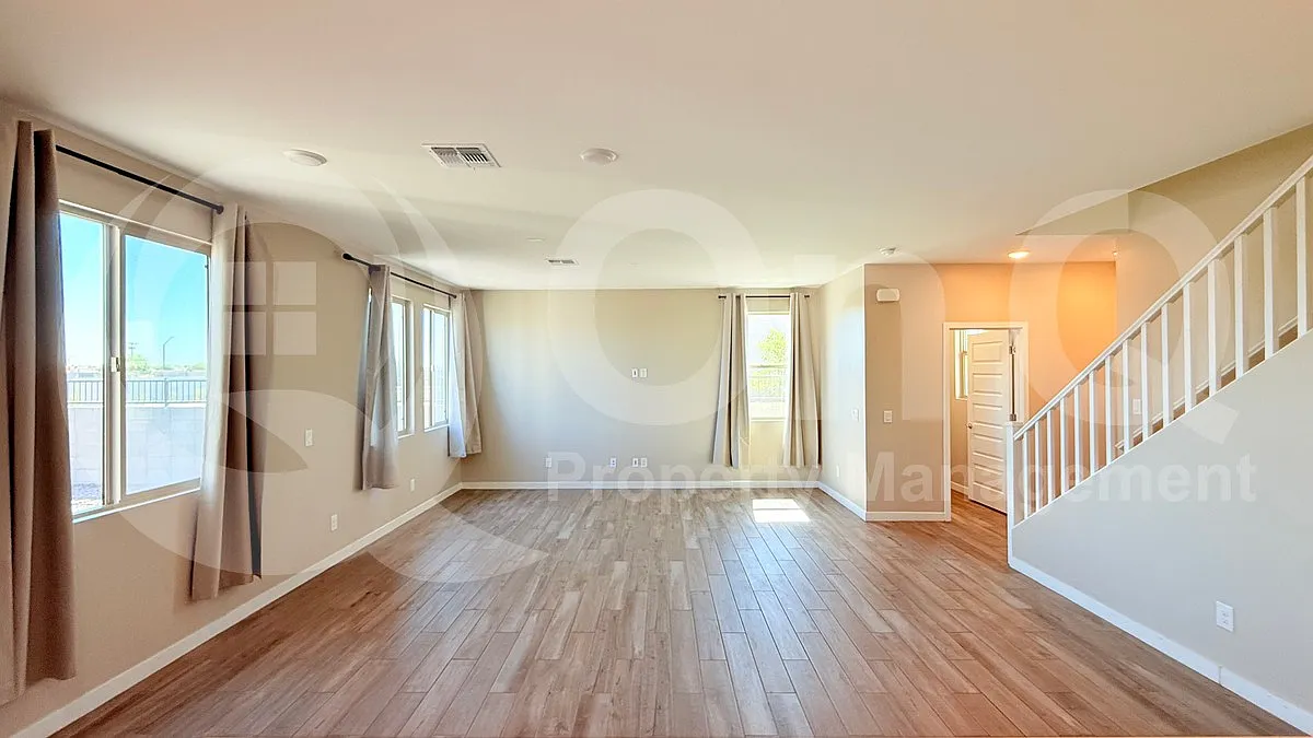 3 bed, 2.5 bath, 1706 sqft, $2,350 — Photo 3