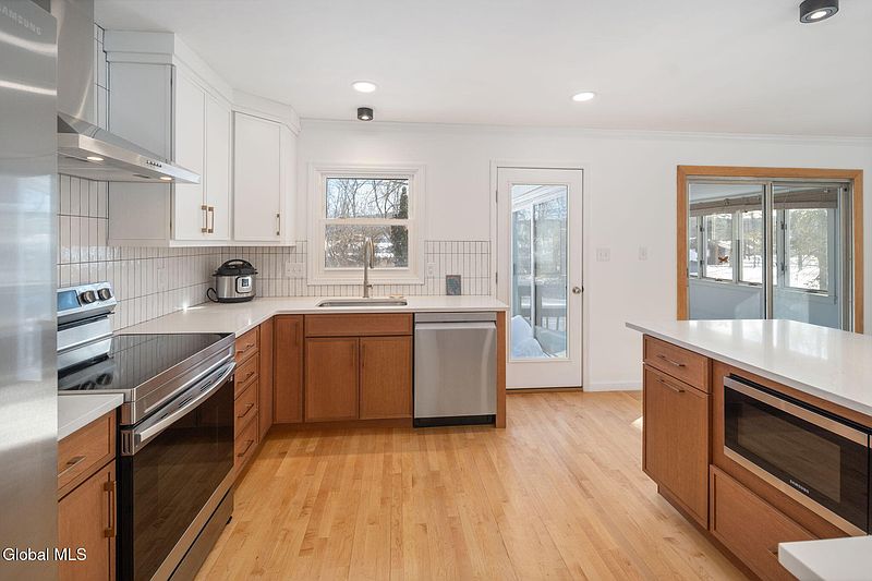 5th image of 108 Crabapple Lane
