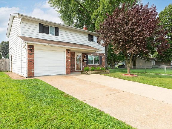 2nd image of 564 Park Ln