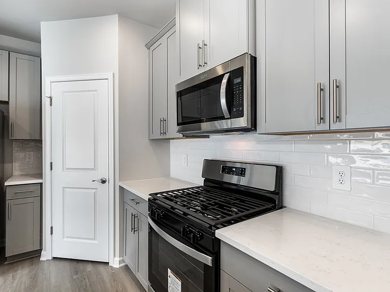912 Rolling Fields Dr — Photo 5