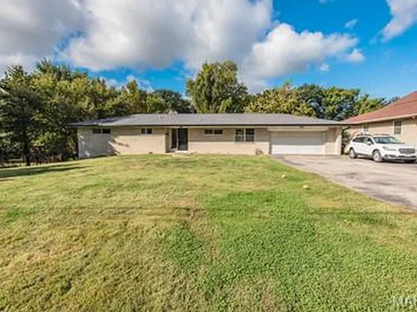 6909 Christopher Dr, Saint Louis, MO 63129