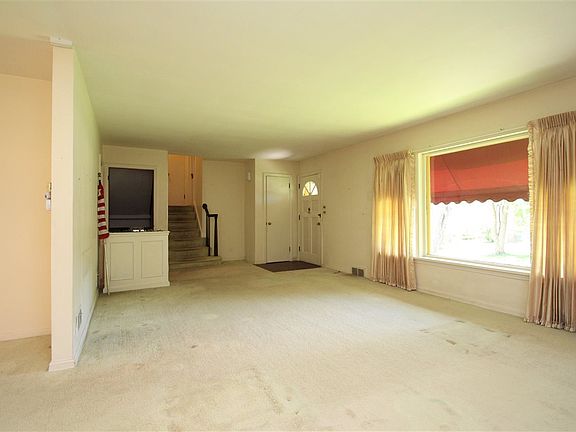 4th image of 401 N Gardiner Ave