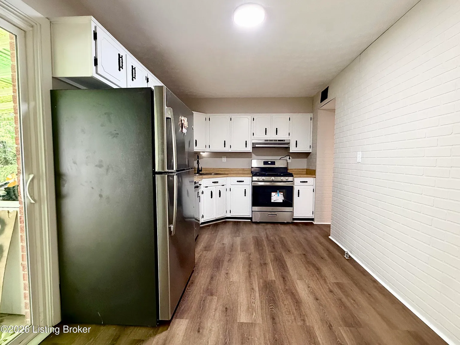 4 bed, 2.0 bath, 1450 sqft, $1,995 — Photo 3