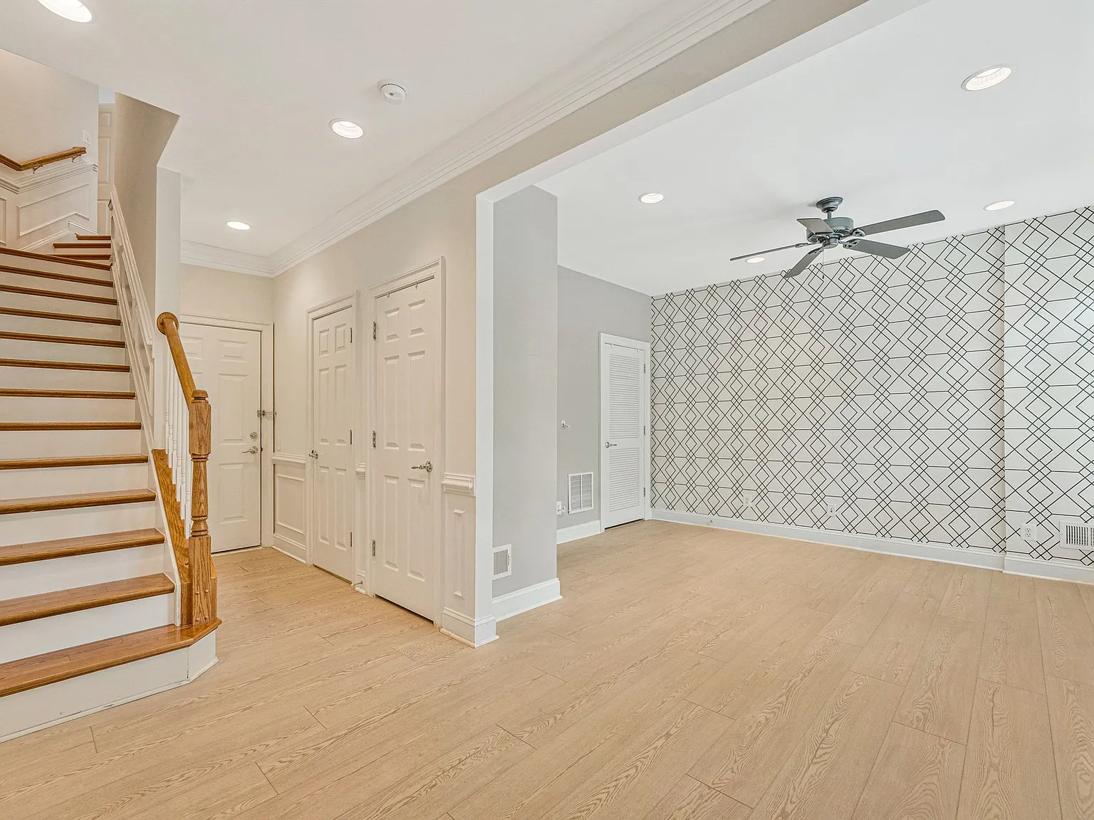 3 bed, 1658 sqft, $3,950 — Photo 2