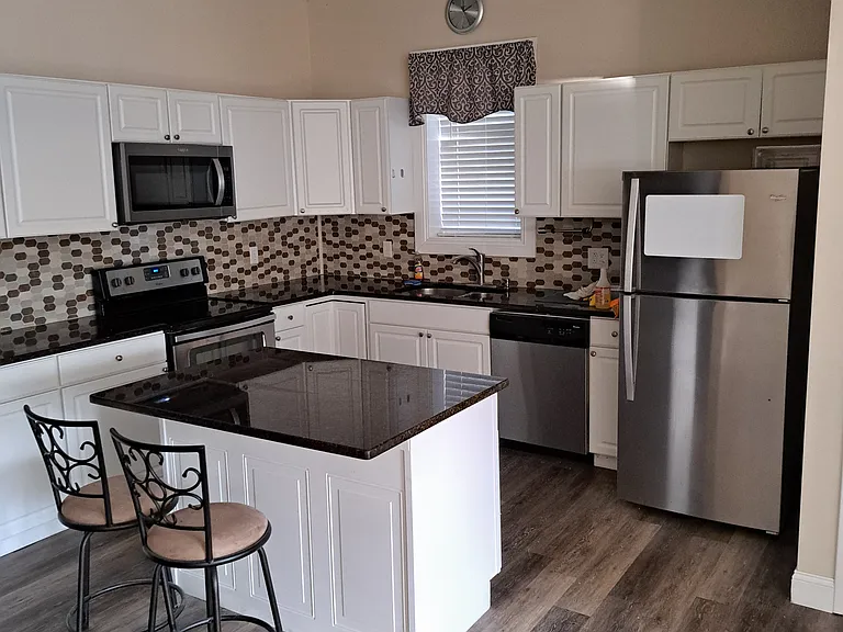 504 Roosevelt St — Photo 1