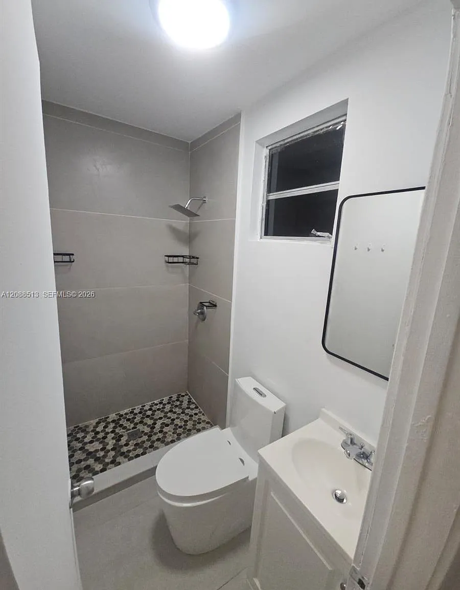 West Biscayne — Photo 4